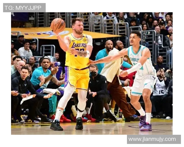 东契奇22+11表现低迷，沮丧坐替补席湖人遭遇连败